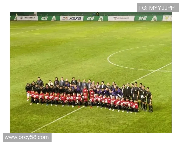 香港足球明星队精彩点球赛展现球技与团队精神的巅峰对决