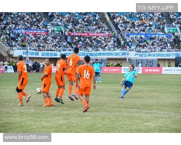 香港足球明星莅临芜湖展开友谊赛助力地方足球发展与青少年培养